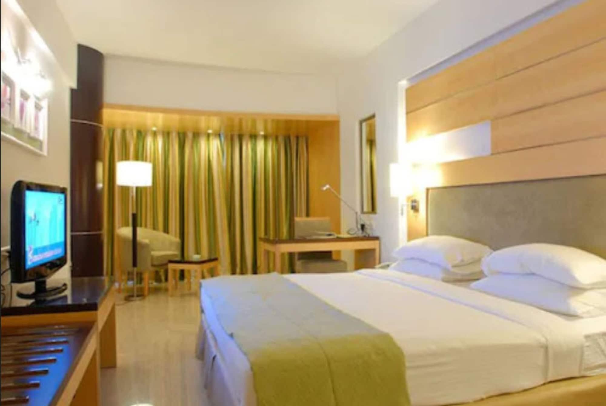 Hotel Peninsula Grand Bombay Exterior foto