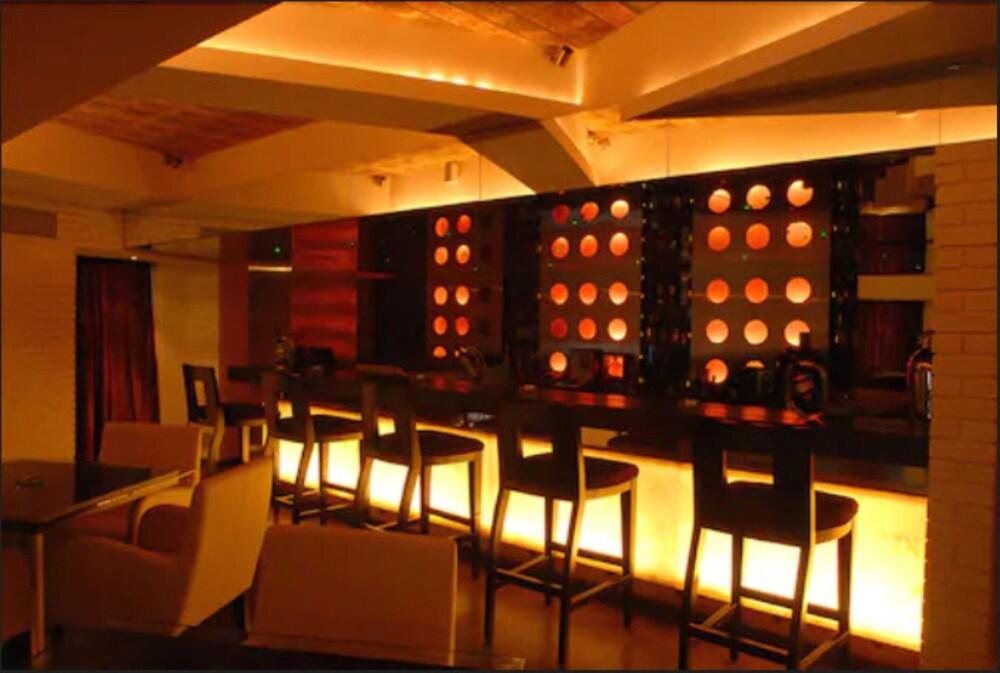 Hotel Peninsula Grand Bombay Exterior foto