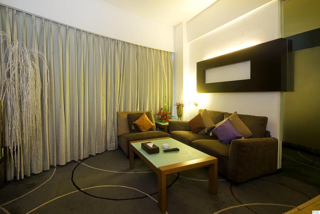 Hotel Peninsula Grand Bombay Exterior foto